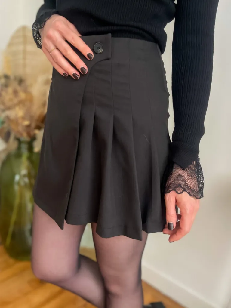 diane_jupe_plisse_noire_2.webp Robes, Jupes*Justine Boutique Diane jupe plissée noire
