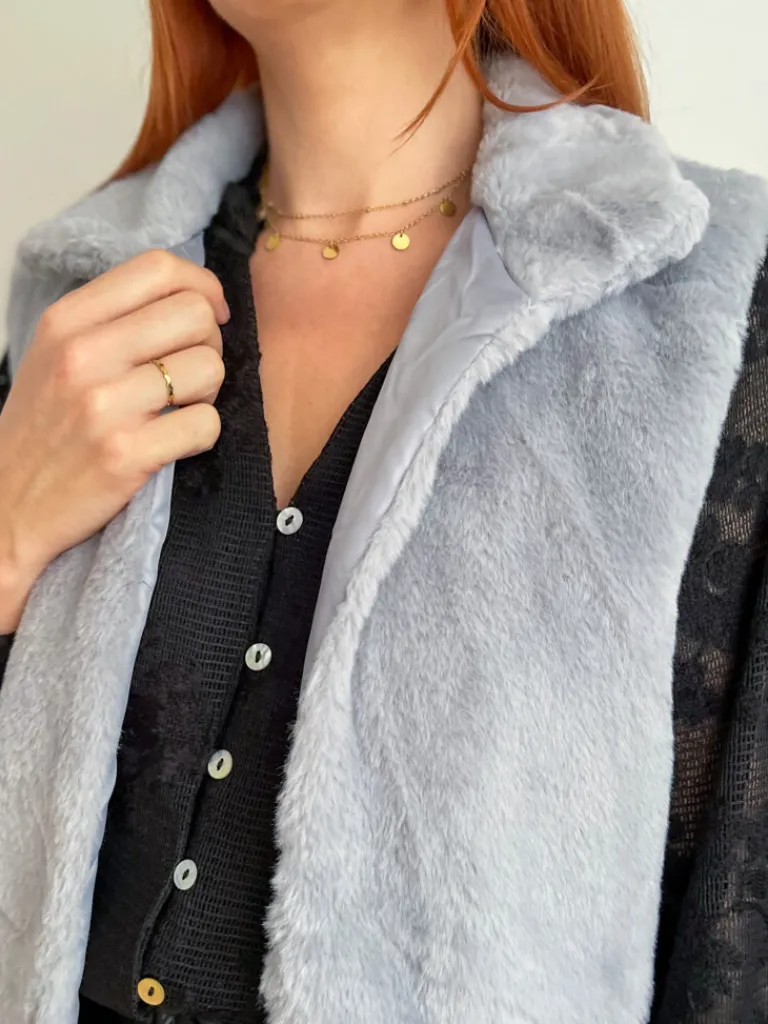 fausse_fourrure_sans_manc_1-4.webp Pulls, Gilets | Vestes, Manteaux*Justine Boutique Fausse fourrure sans manche grise