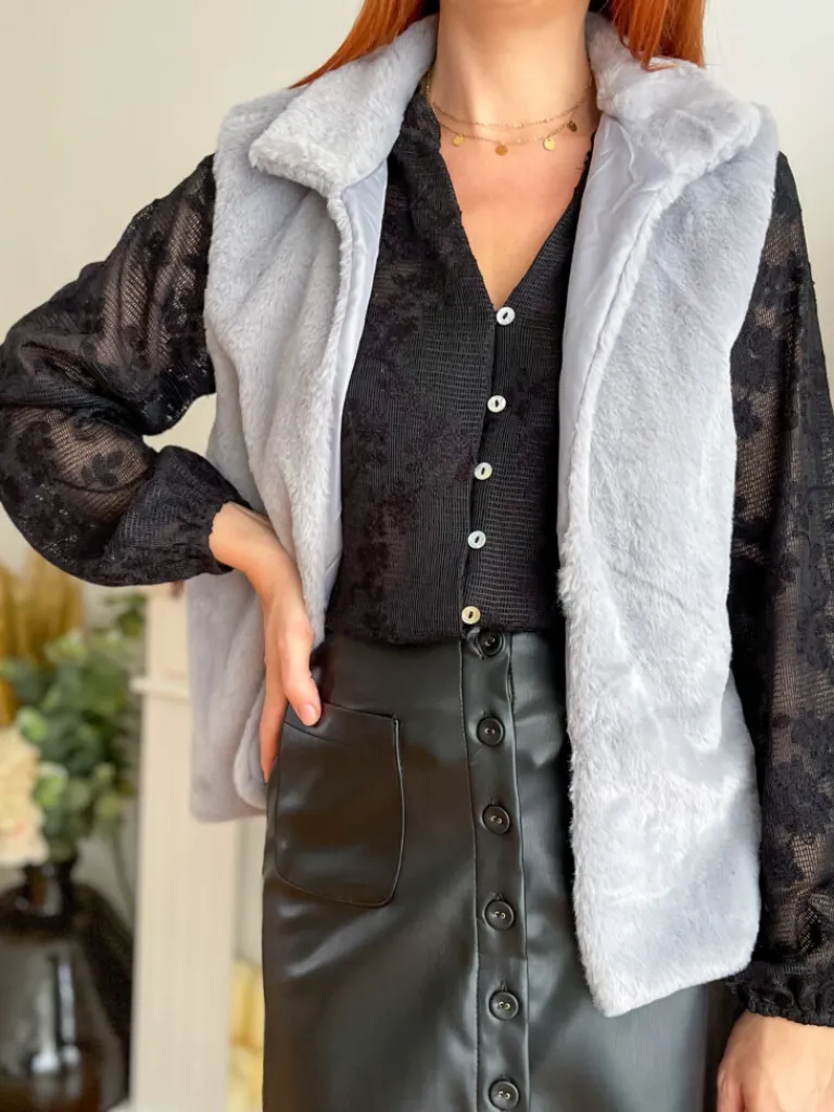 fausse_fourrure_sans_manc_4-2.webp Pulls, Gilets | Vestes, Manteaux*Justine Boutique Fausse fourrure sans manche grise