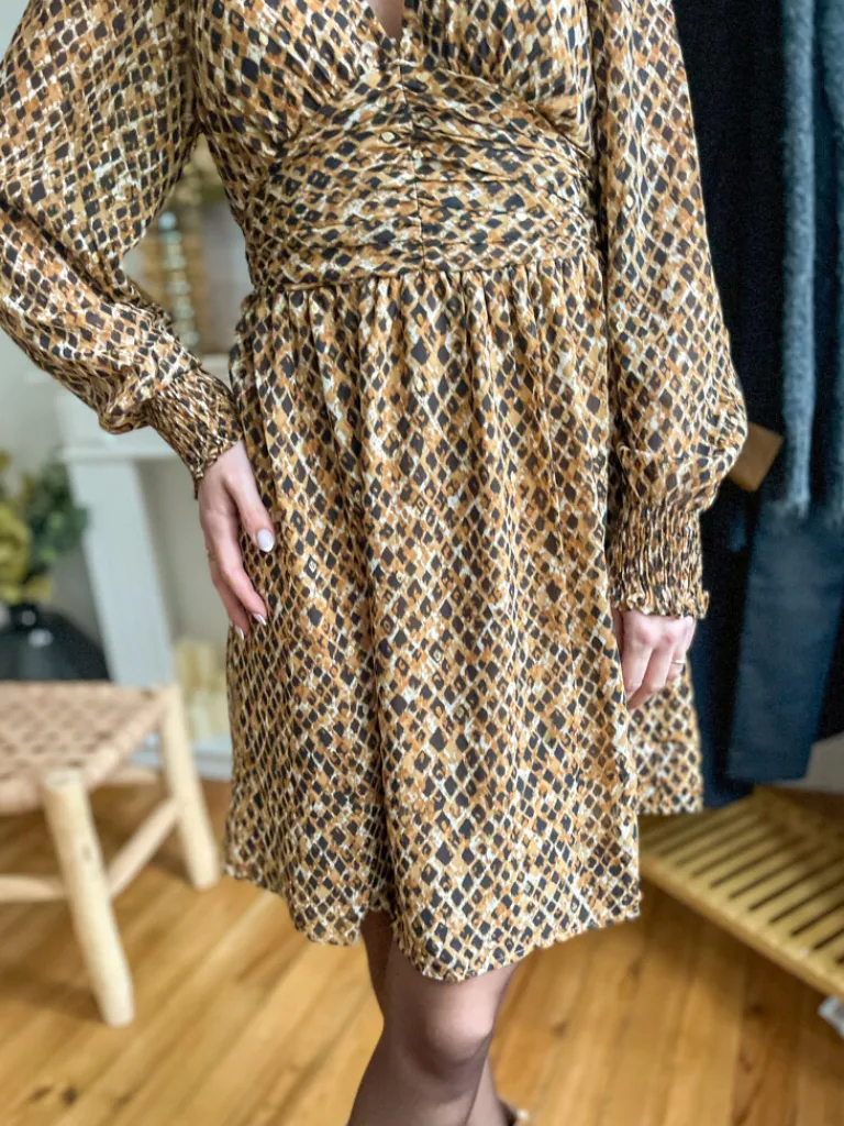 haly_robe_motifs_camel_4.webp Robes, Jupes*Justine Boutique Haly robe motifs camel