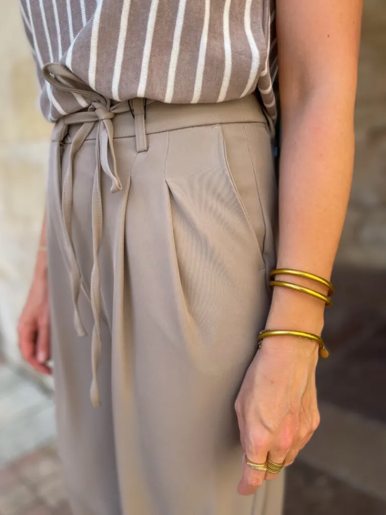kris_pantalon_fluide_taup_7.webp Pantalons, Jeans*Justine Boutique Kris pantalon fluide taupe