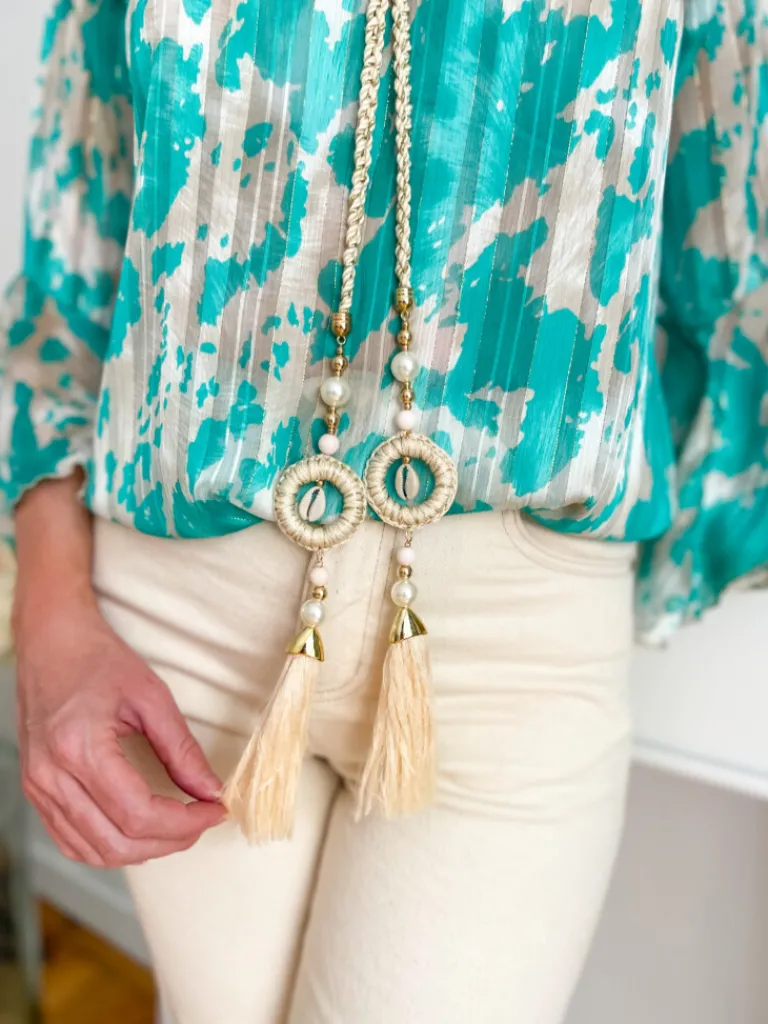 nora_blouse_collier_turqu_1.webp Tops, Blouses*Justine Boutique Nora blouse collier turquoise