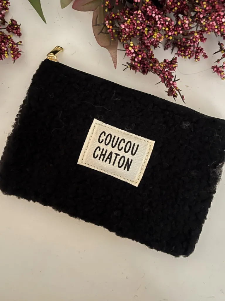 pochette_bouclette_noire__0.webp Pochettes, Sacs*Justine Boutique Pochette bouclette noire chaton