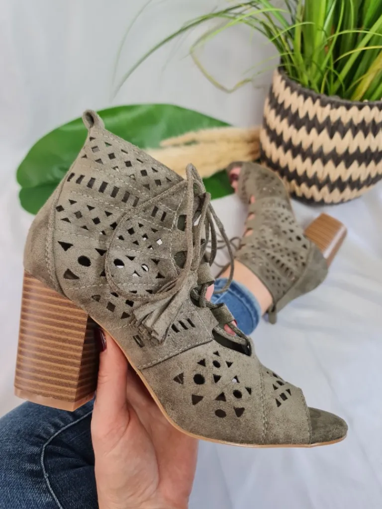 sandale_lacet_colette_kak_3.webp Chaussures, Chaussettes*Justine Boutique SANDALE LACET COLETTE KAKI