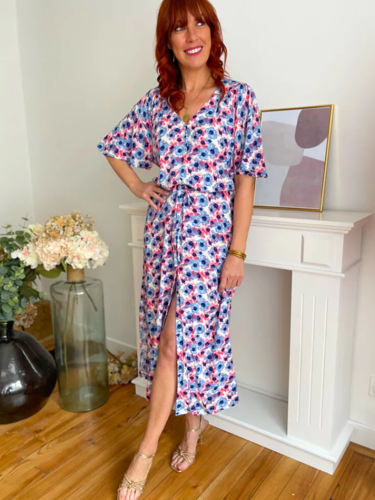 vera_robe_motif_rose_et_b_2.webp Robes, Jupes*Justine Boutique Vera robe motif rose et bleu