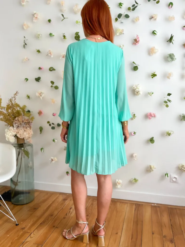 zo_robe_droite_plisse_ama_3.webp Robes, Jupes*Justine Boutique Zoé robe droite plissée amande